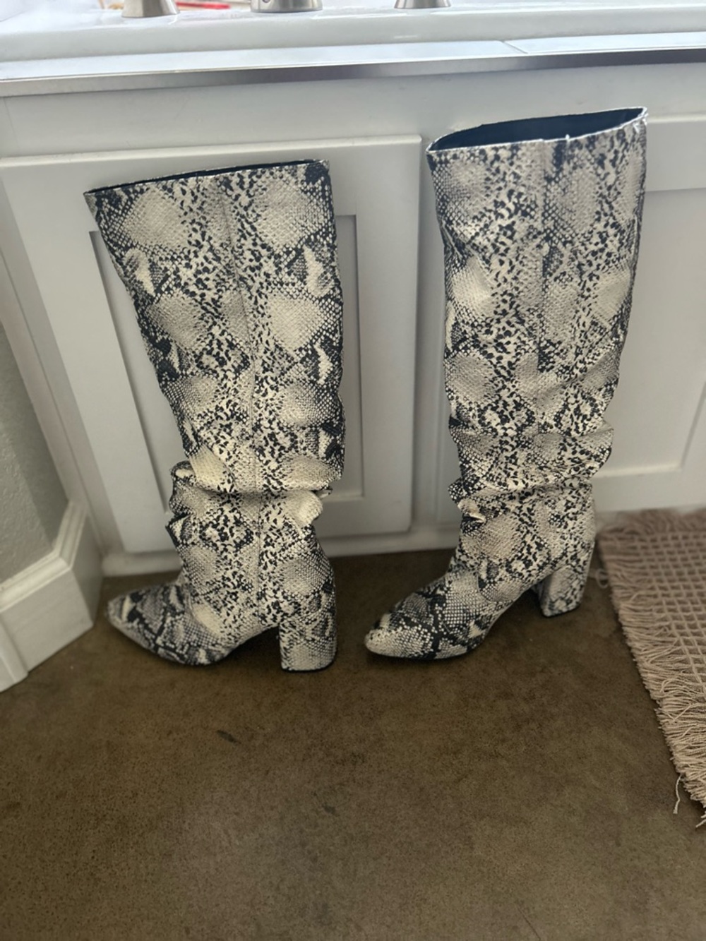 Snake-Print Knee-High Women's Boots - Black & Cream